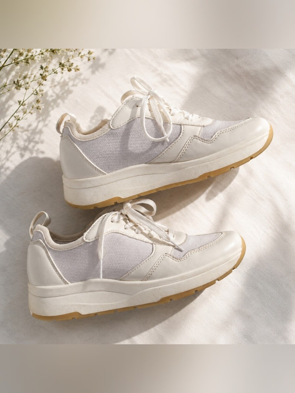 Banana Republic Sustainable Knit Cream Lace-Up Sneakers | Women's Size 7.5 | Cas